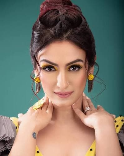 Bollywood playback singer Akriti Kakar performing live at Sanhoti Durga Puja 2026, Costa Mesa, Orange County, California
